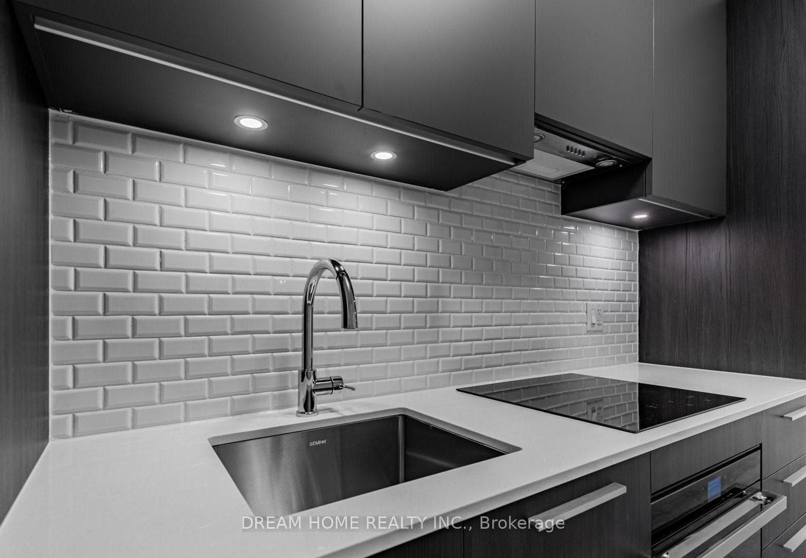 65 Broadway Avenue Unit 1502 photo 4