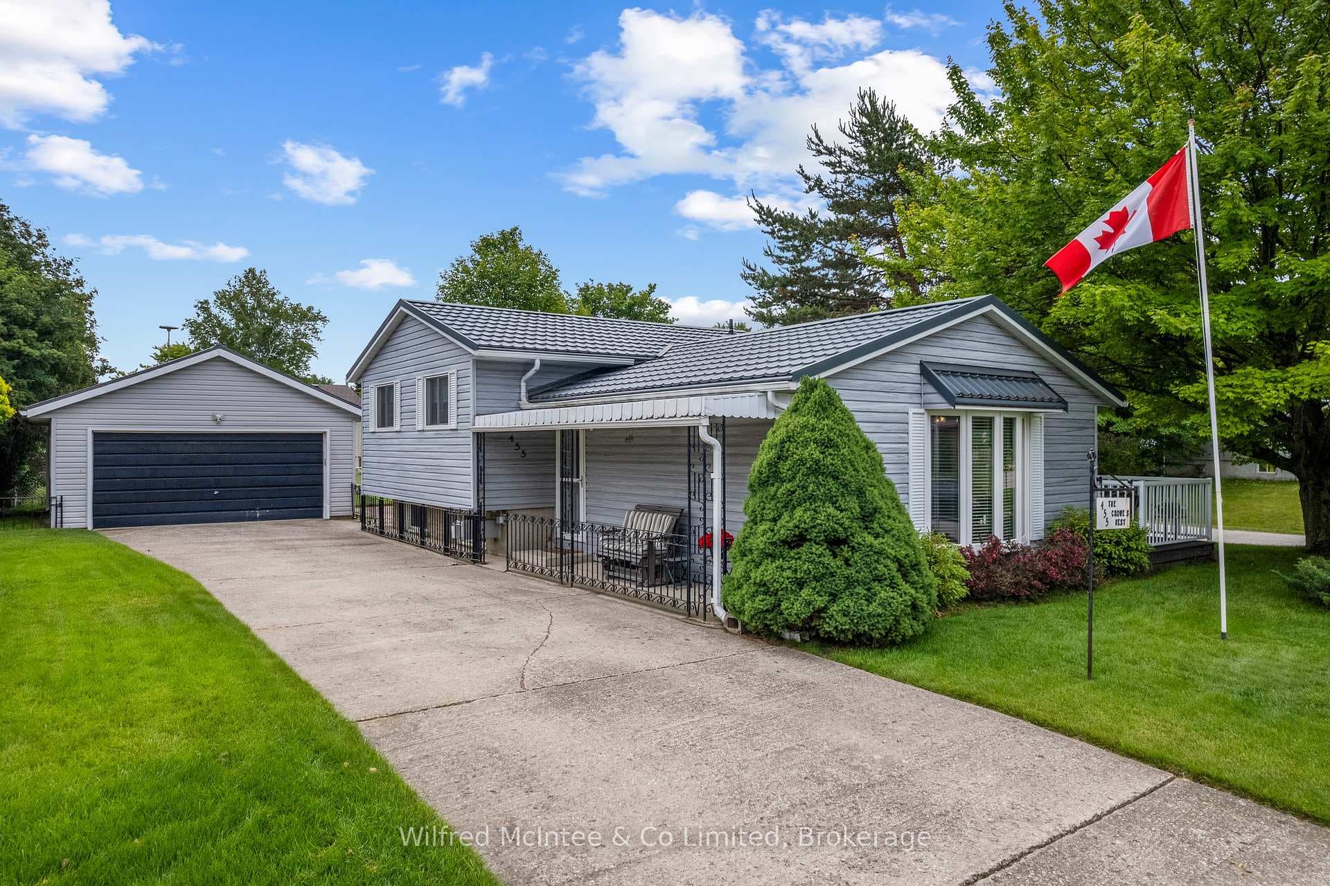 455 Bruce Street photo 1