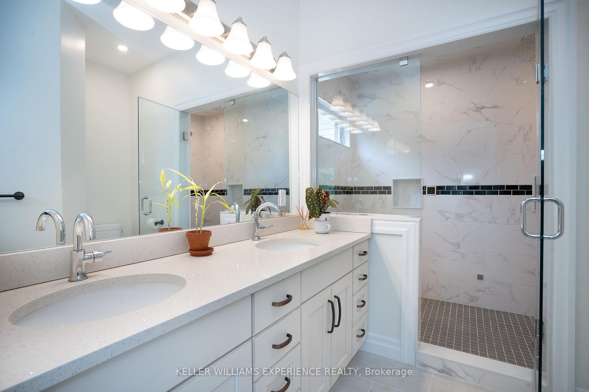 58 Easton Avenue photo 12