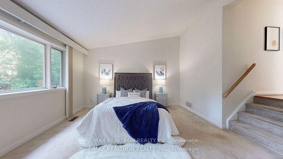 46 Hurlingham Crescent photo 29
