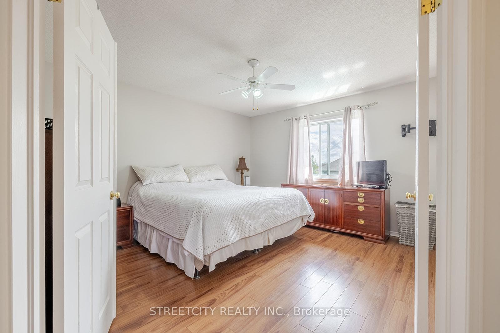 226 Andrea Crescent photo 22