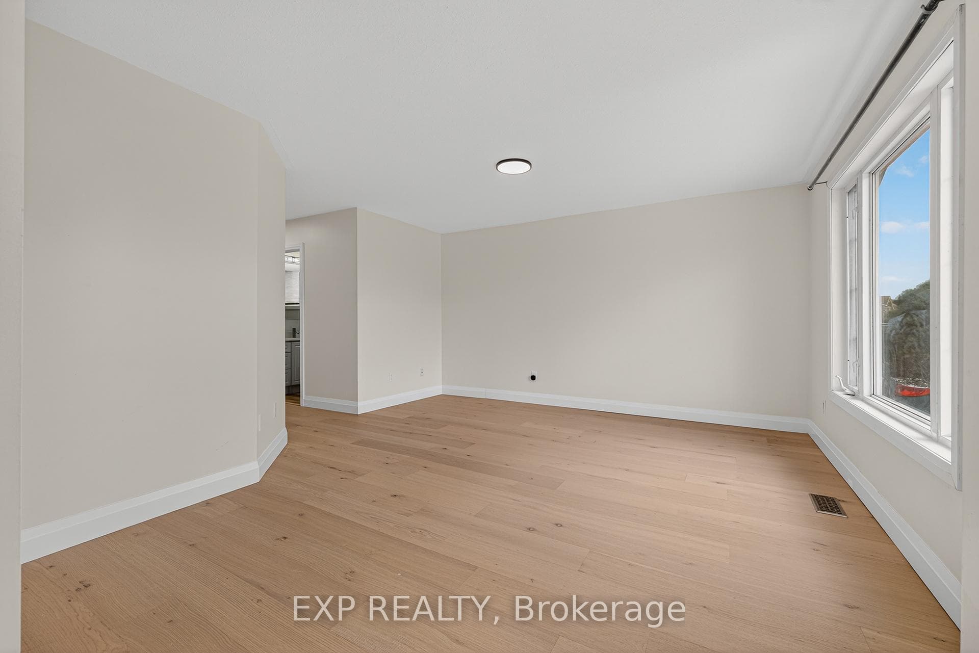 101 Anastasia Crescent photo 2