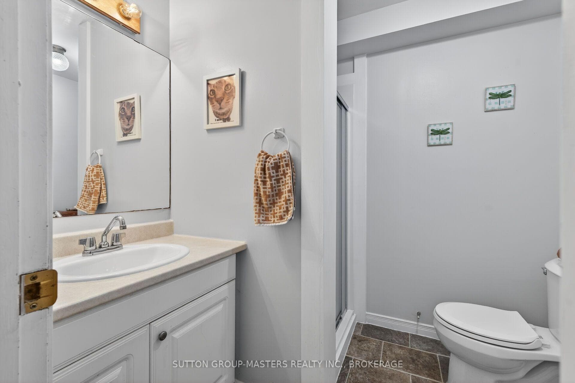 1080 Palmerston Crescent photo 32