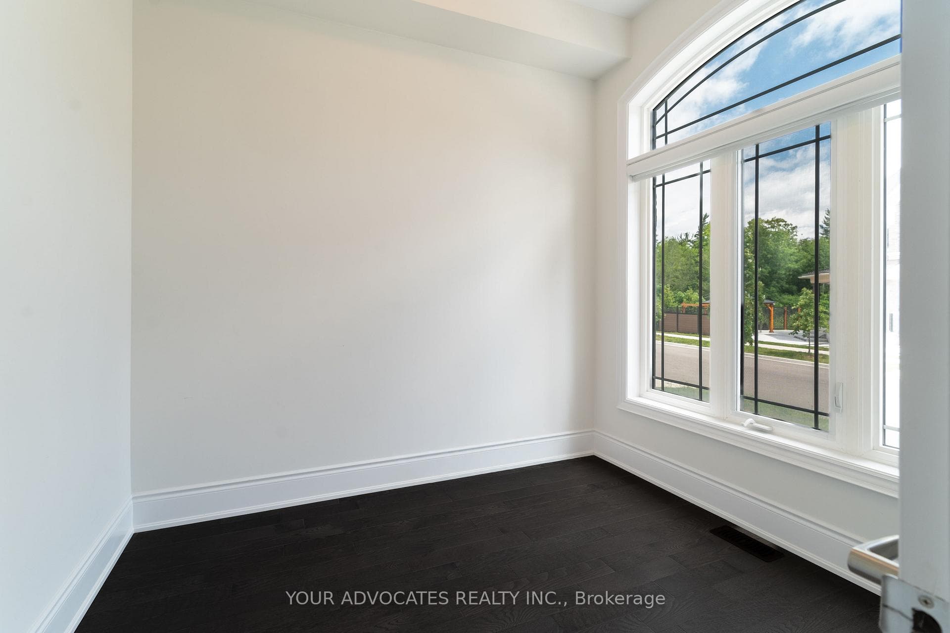 1390 Queens Plate Road photo 6