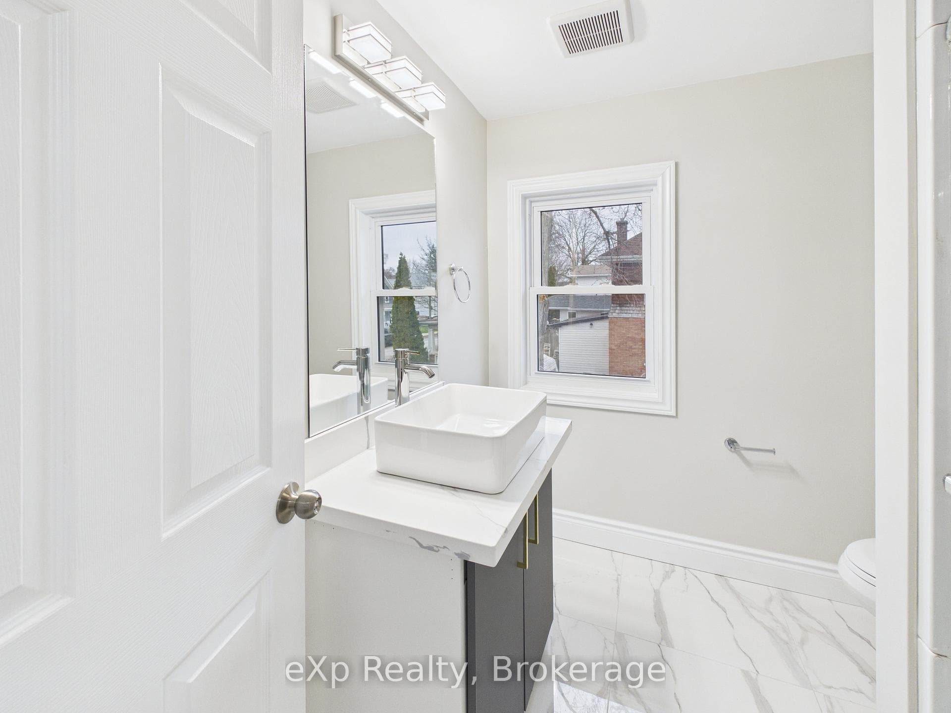 276 Foster Avenue photo 25