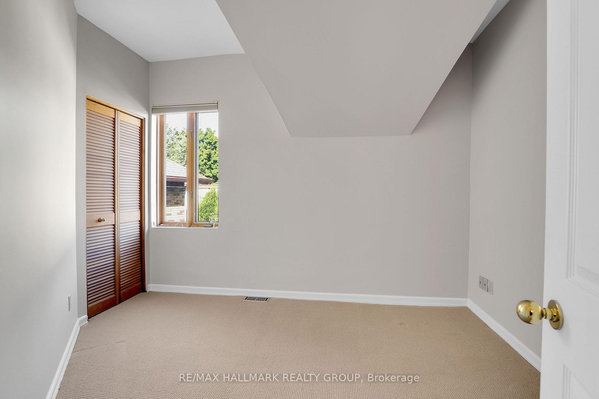 7 CLAREY Avenue photo 40
