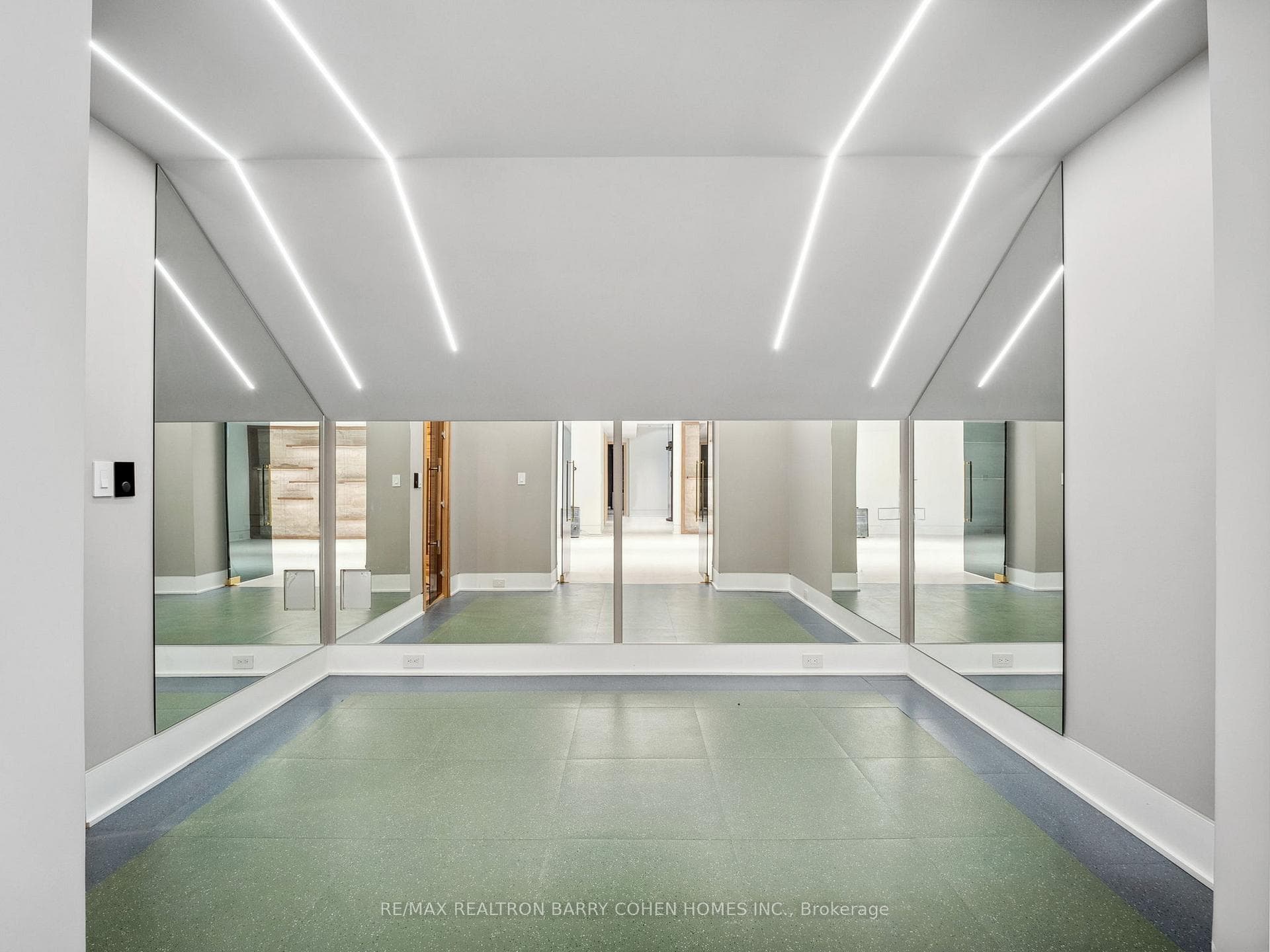60 Alexandra Wood photo 35