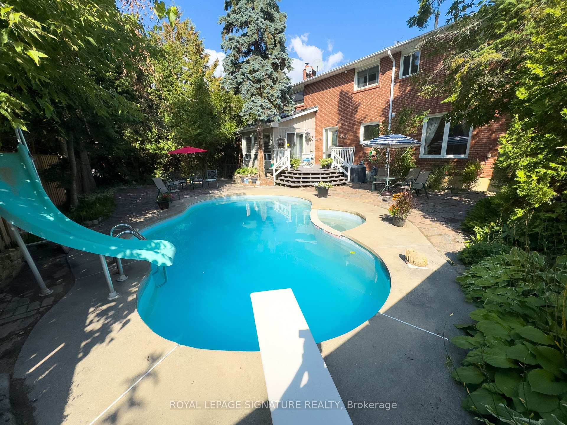 Swimming pool and Hot tub
