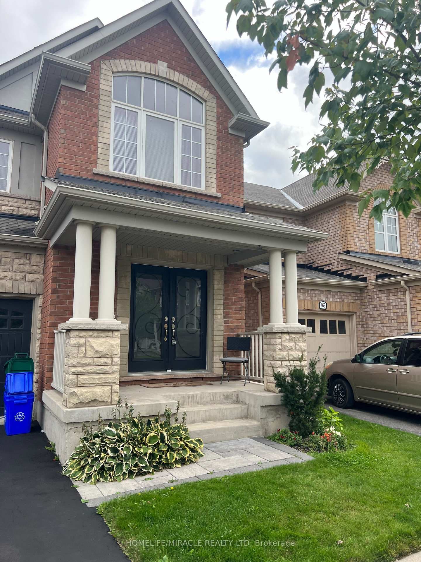870 Mcewan Drive photo 2