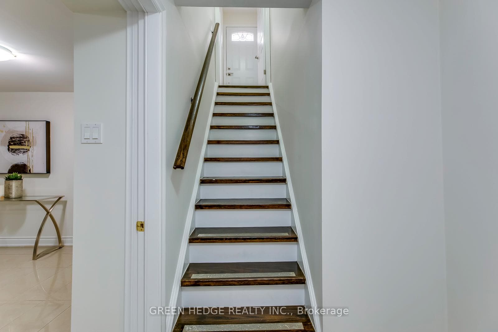 2584 Kinnerton Crescent photo 17