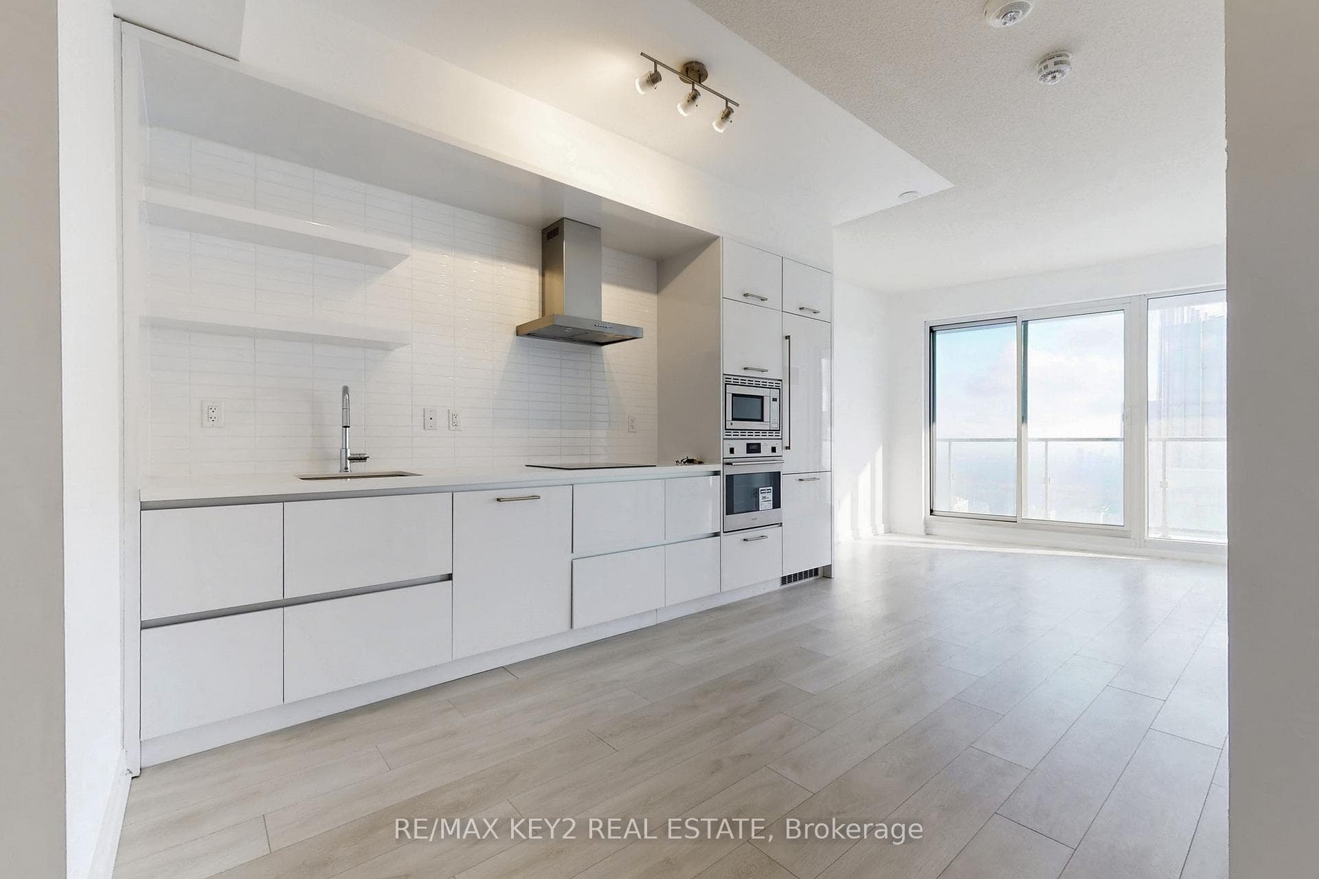 2221 Yonge Street Unit 4904 photo 7