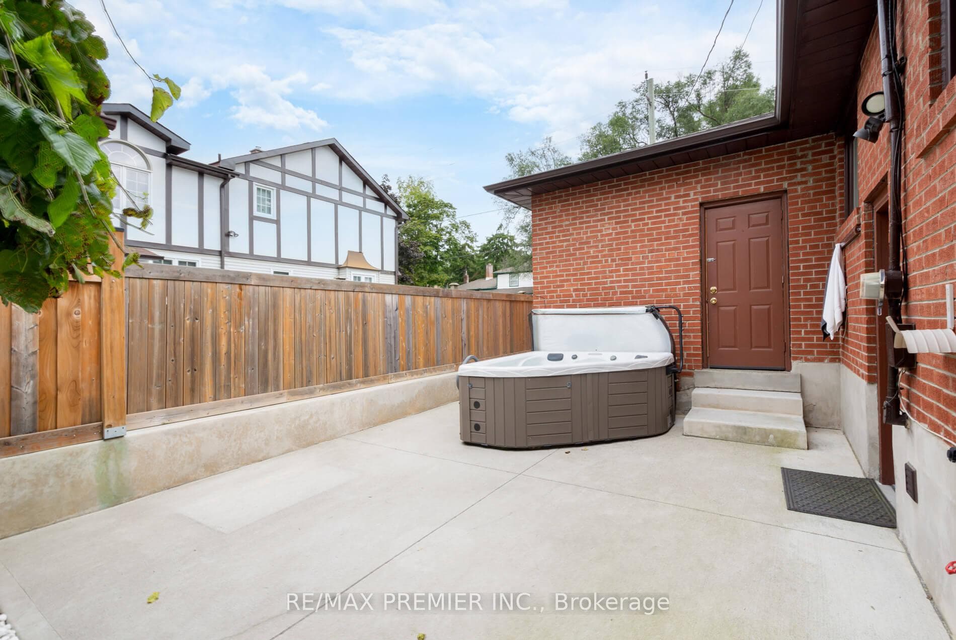 110 Clarence Street photo 32