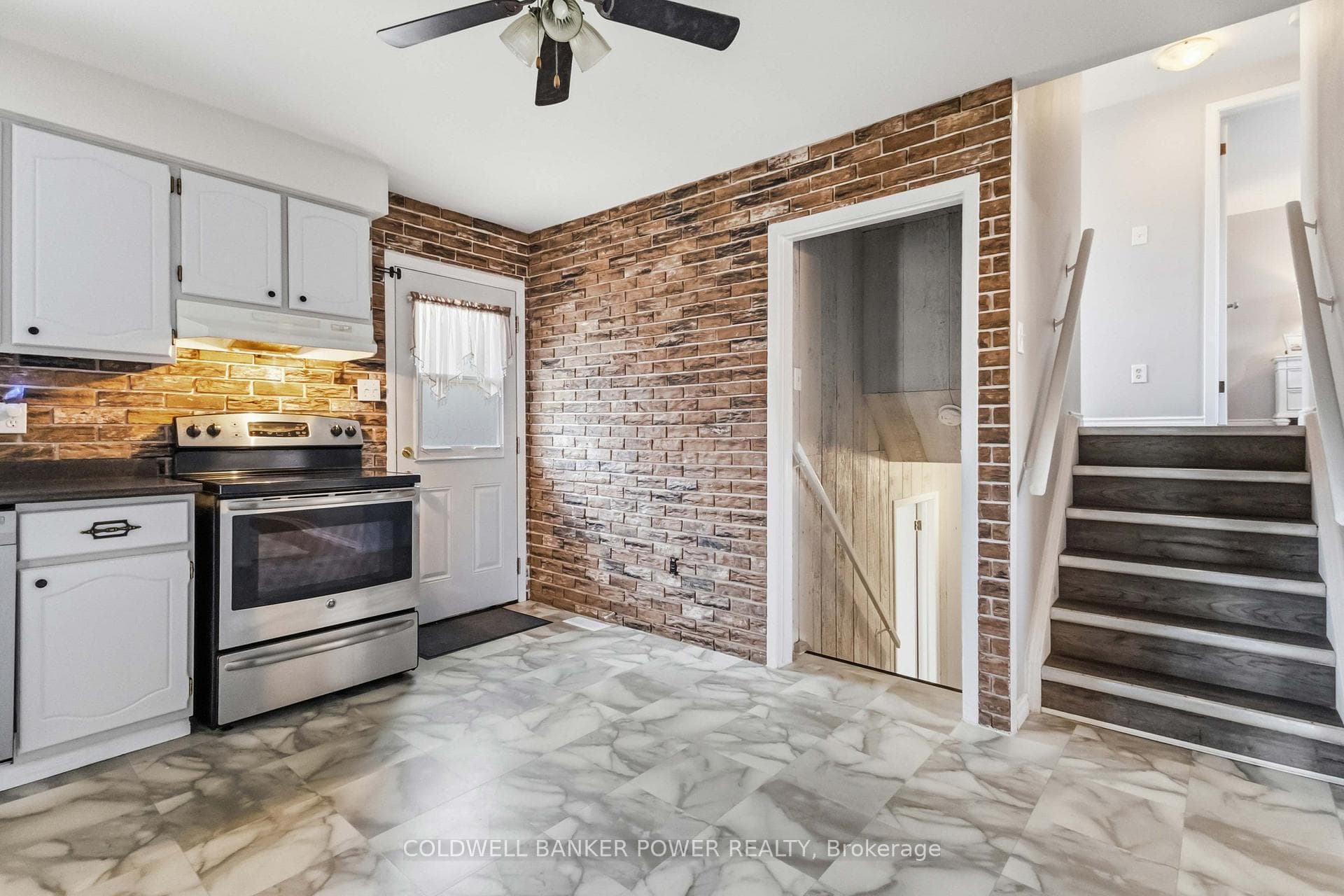 74 Patience Crescent photo 17