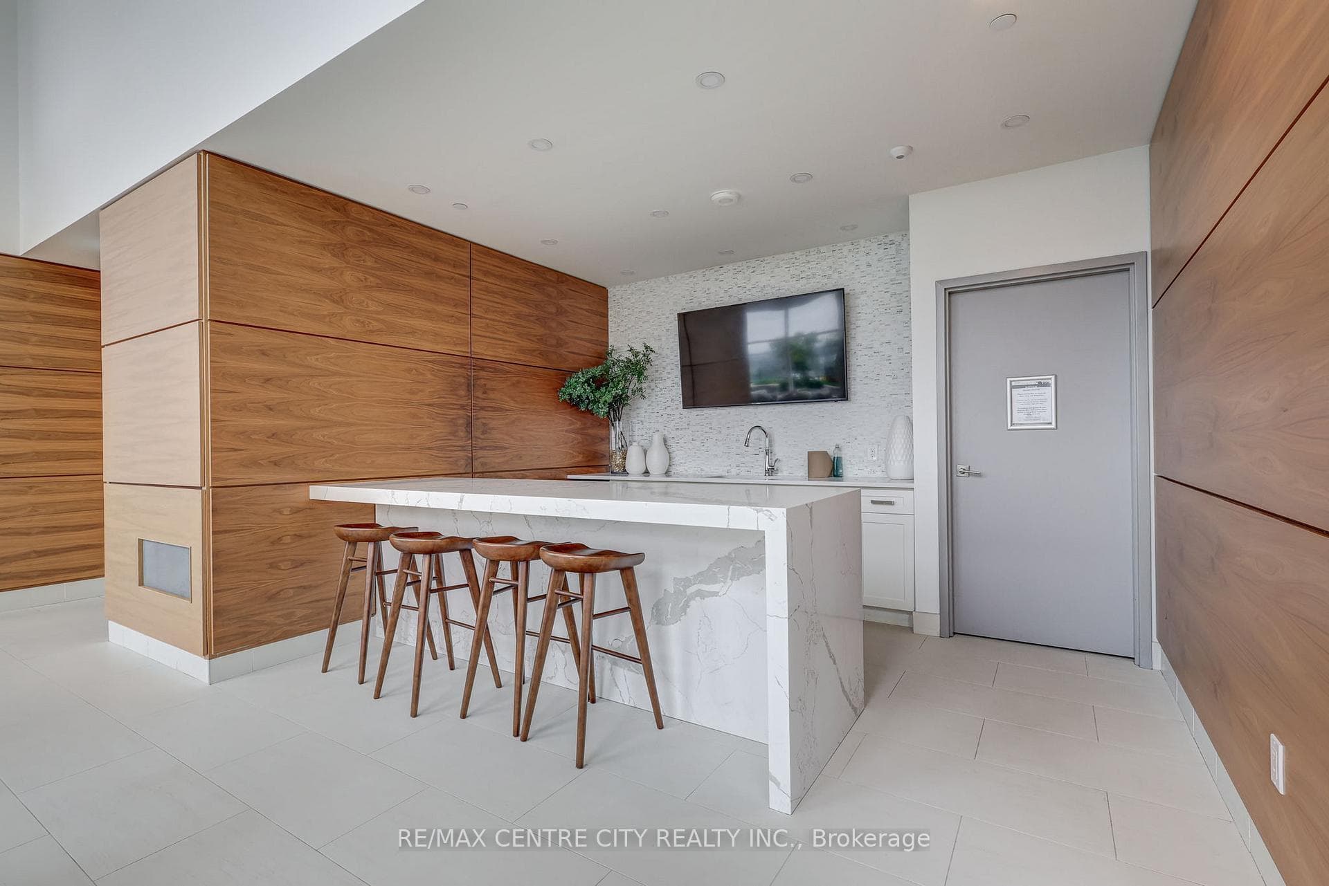 505 Talbot Street Unit 2402 photo 35