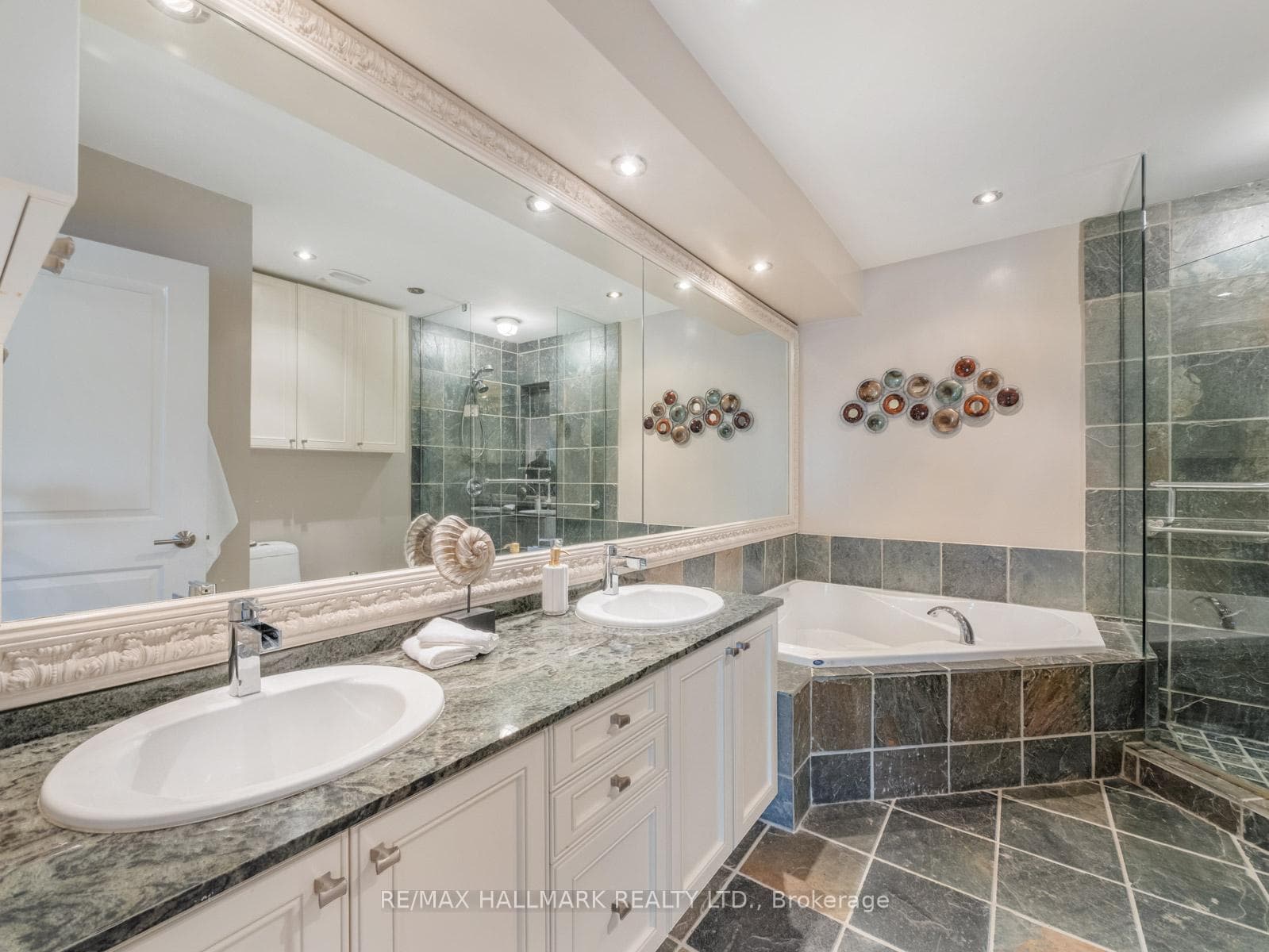 2012 Queen Street Unit 306 photo 24