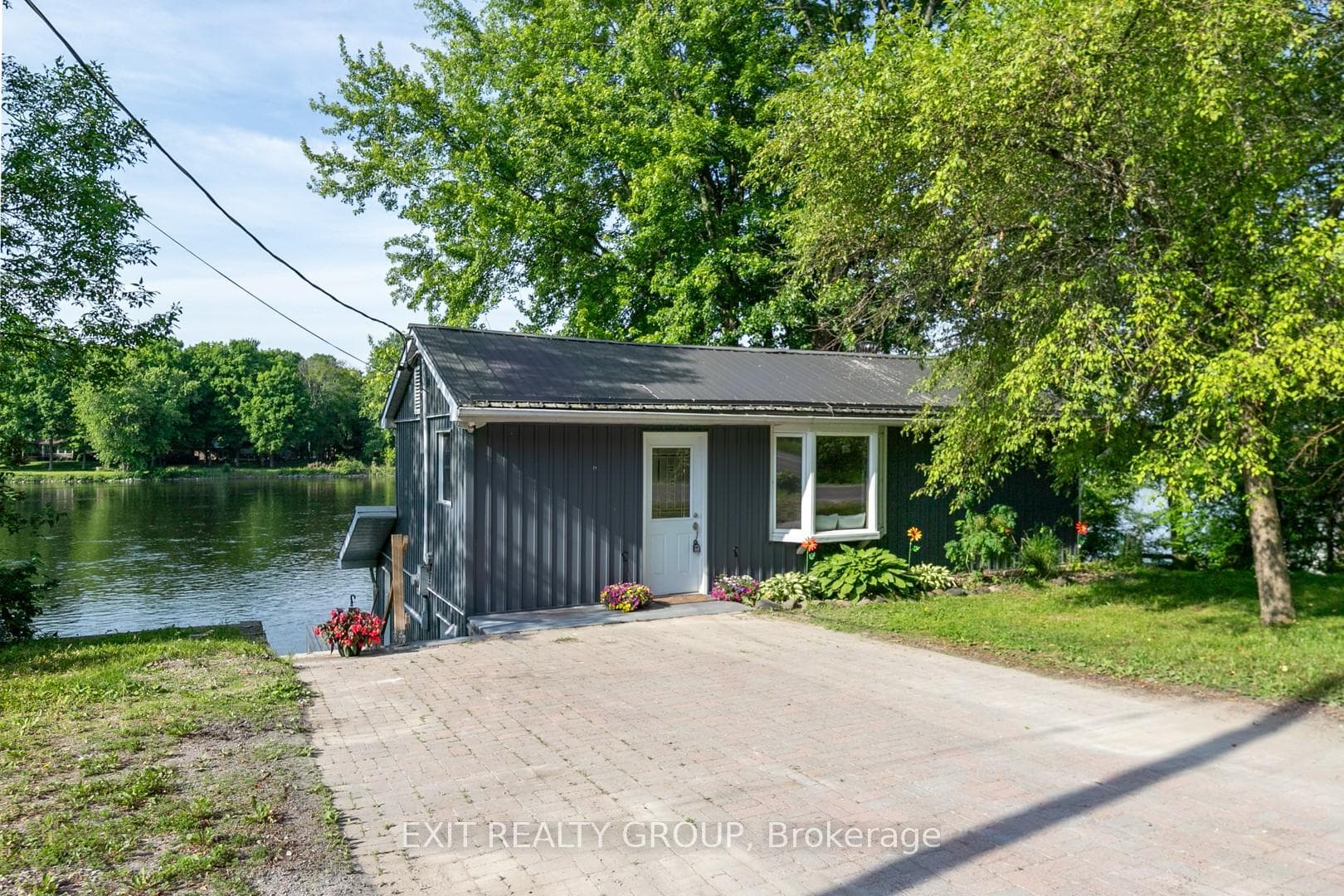 631 Rosebush Road photo 2