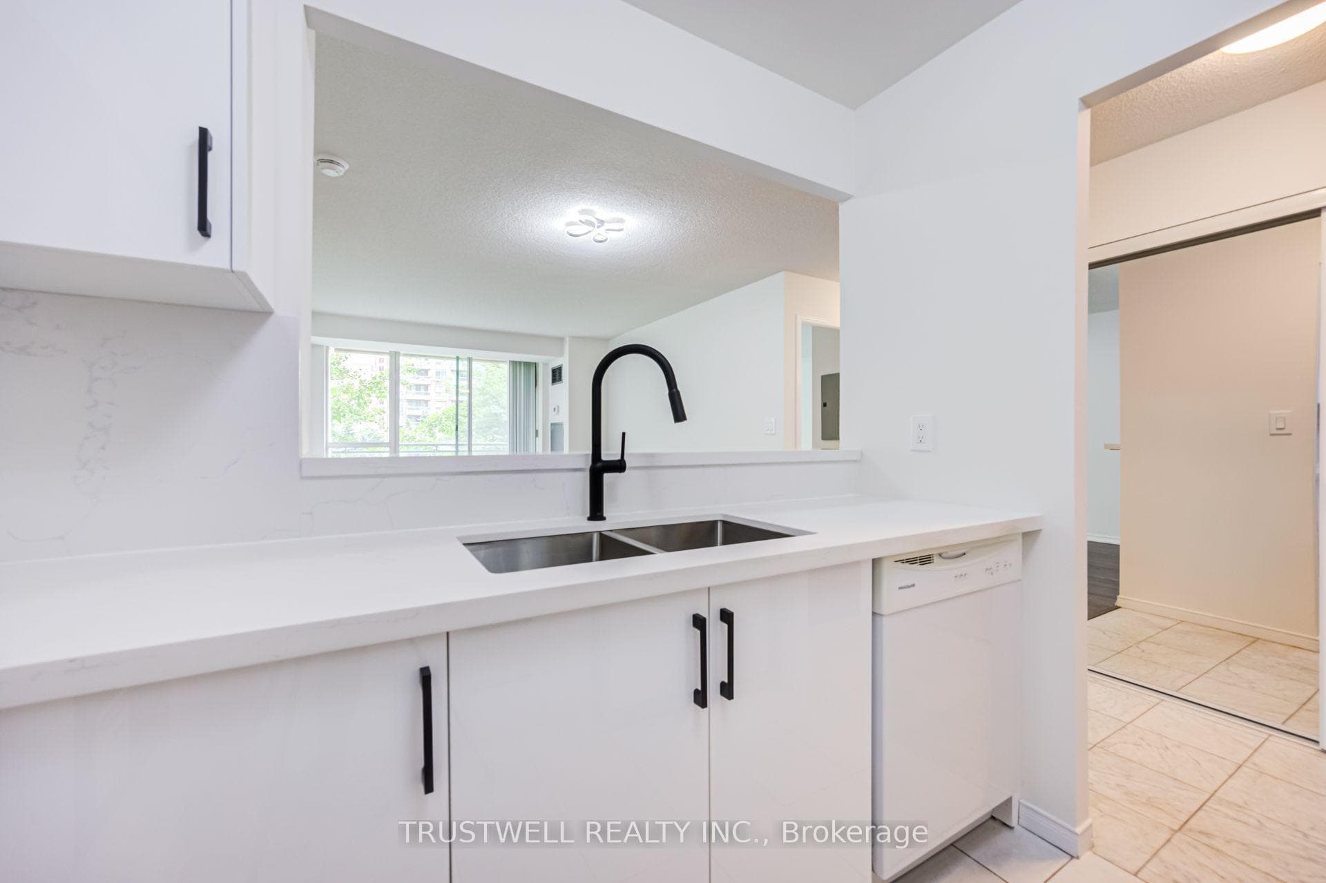 39 Pemberton Avenue Unit 401 photo 10