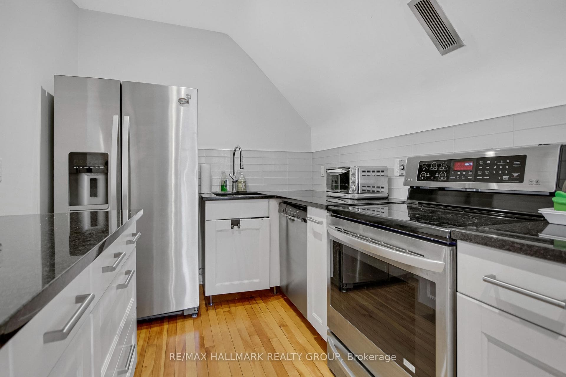 50 Sweetland Avenue Unit C photo 10