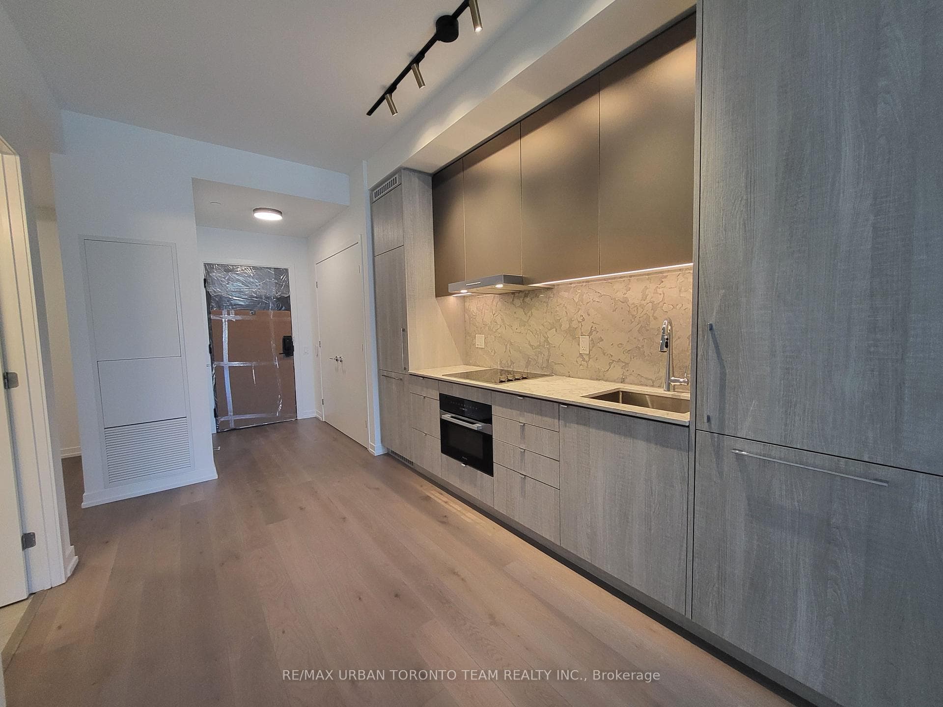 771 Yonge Street Unit 302 photo 5