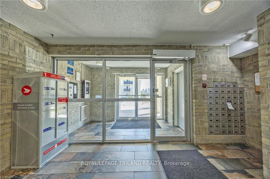 733 DEVERON Crescent Unit 107 photo 6