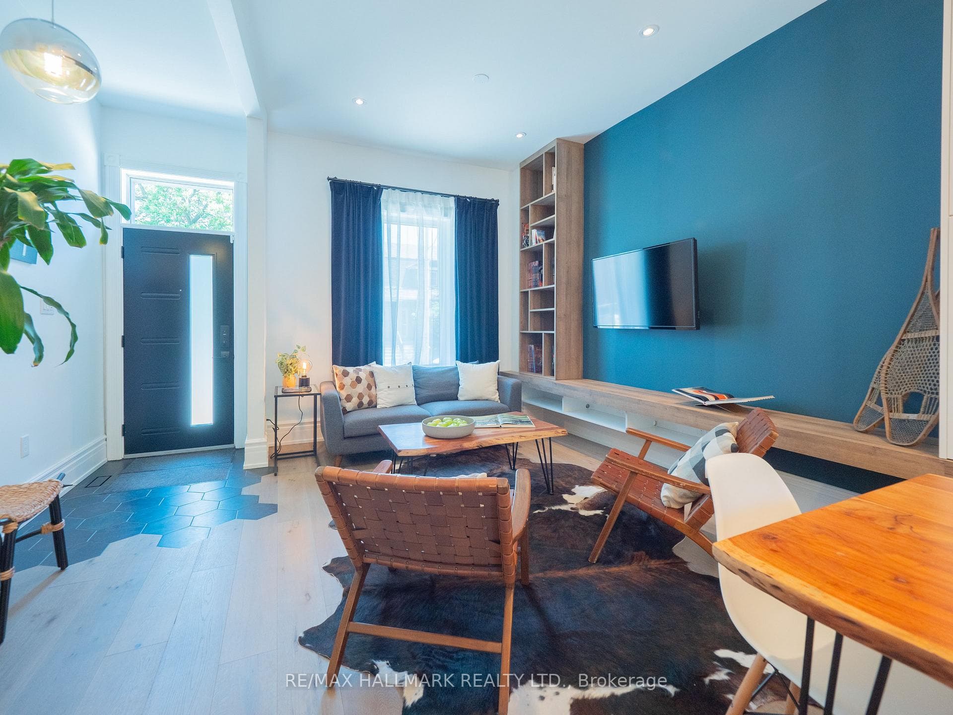 108 Carlaw Avenue photo 5