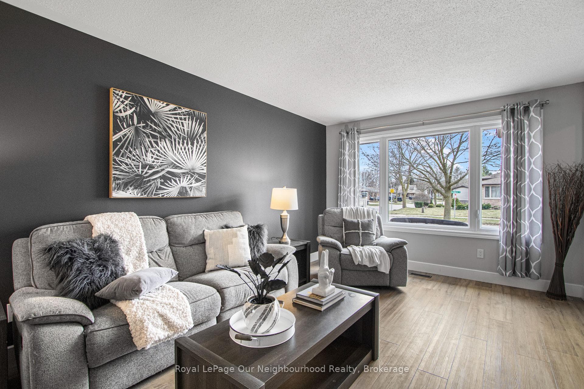2 Woodfern Road photo 6