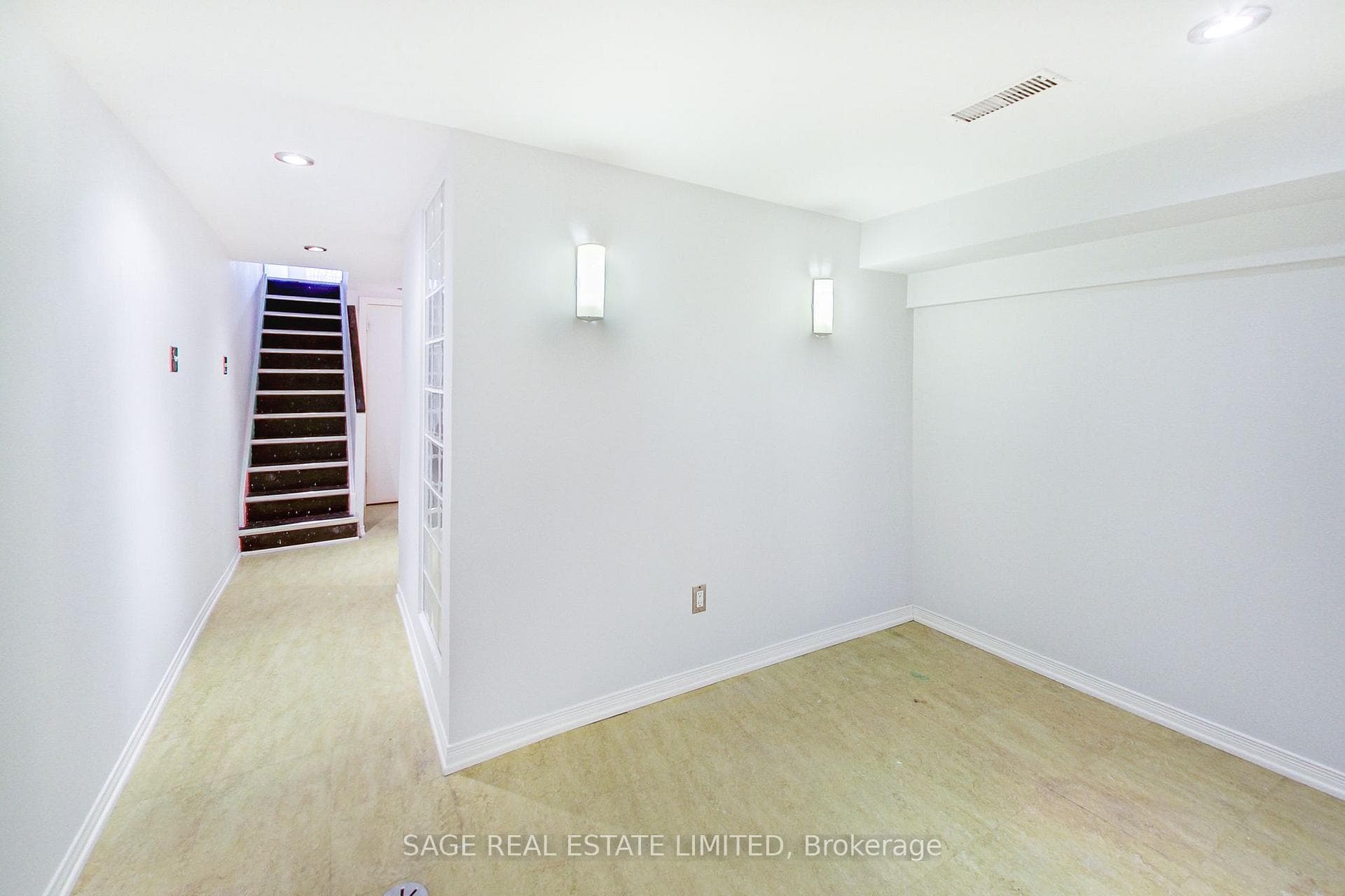 104 Sumach Street photo 30