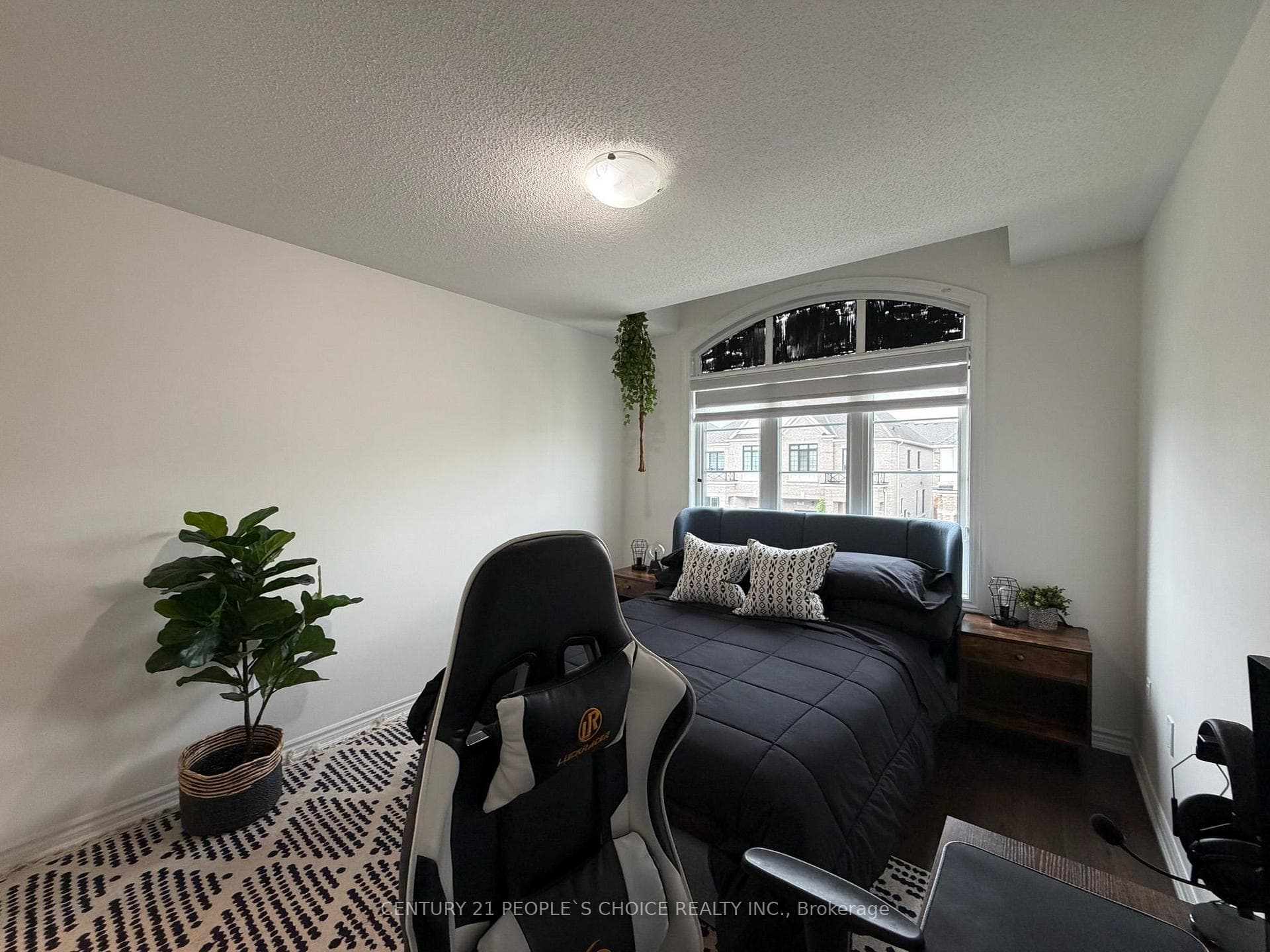487 Bergamot Avenue photo 25
