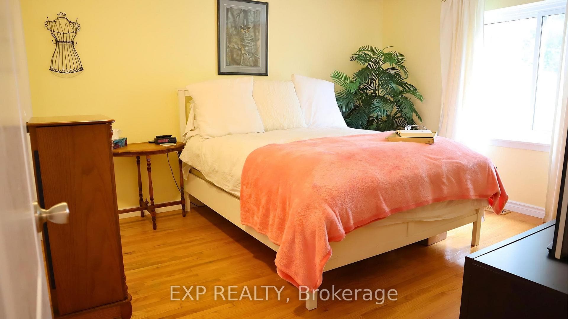 245 Millbank Drive photo 20