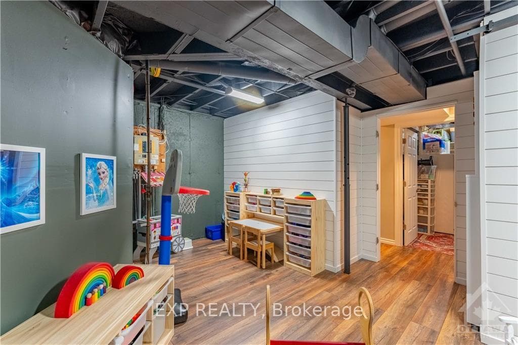 112 ASHPARK Crescent photo 24