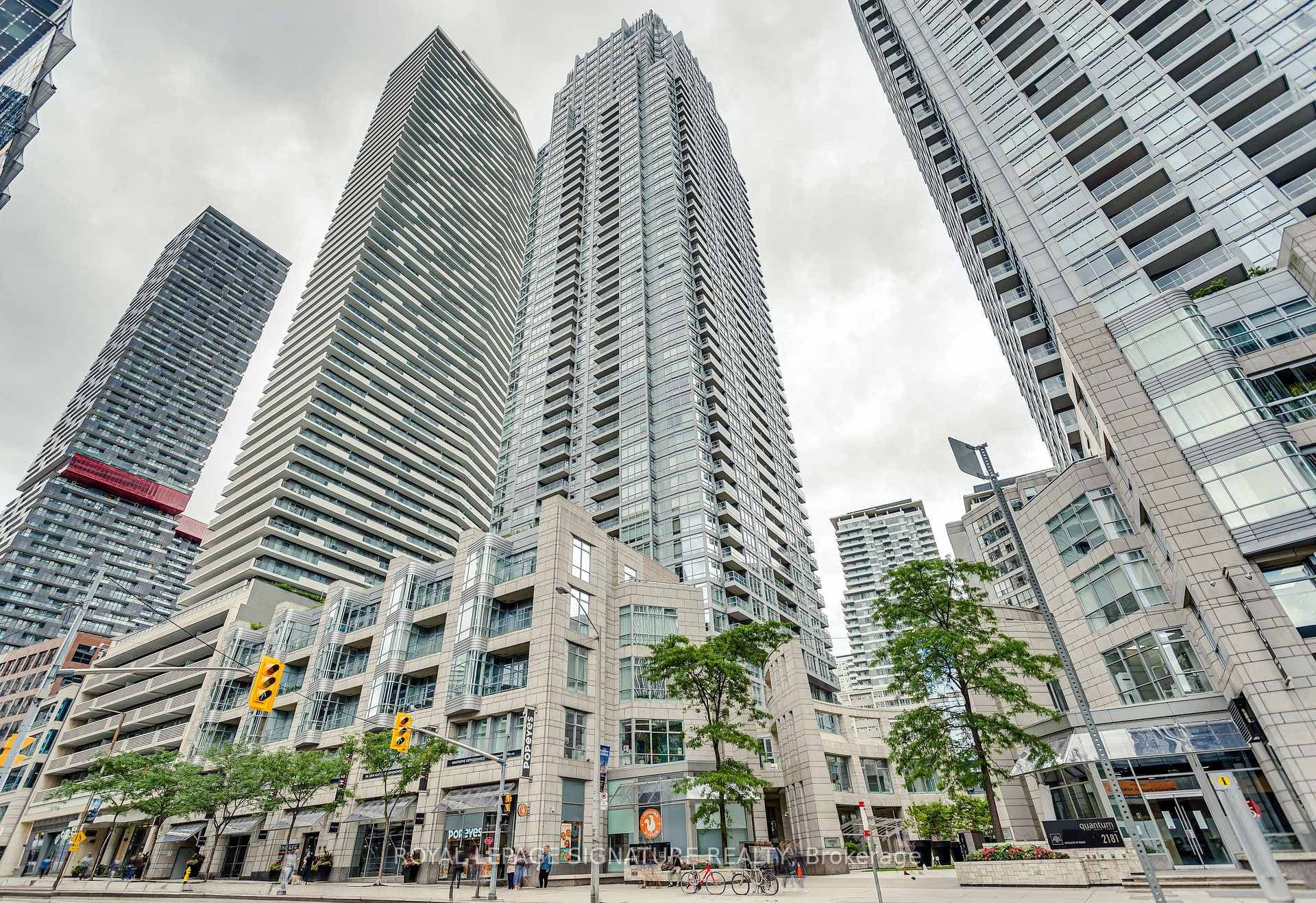 2191 Yonge Street Unit 910 photo 1