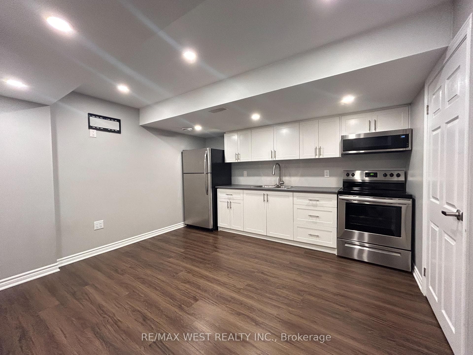 149 Sharpe Crescent photo 3