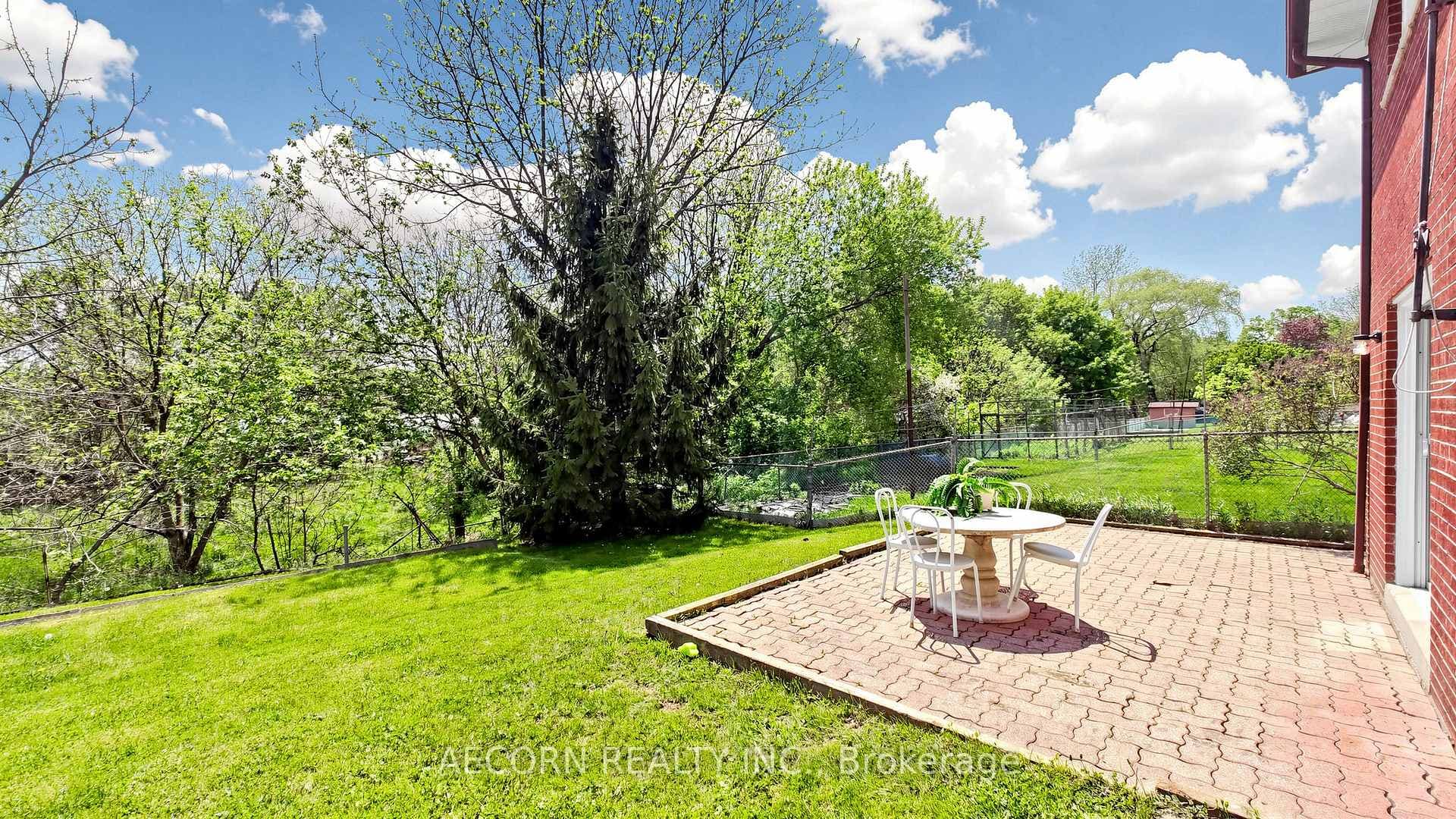 15 Humberland Court photo 40