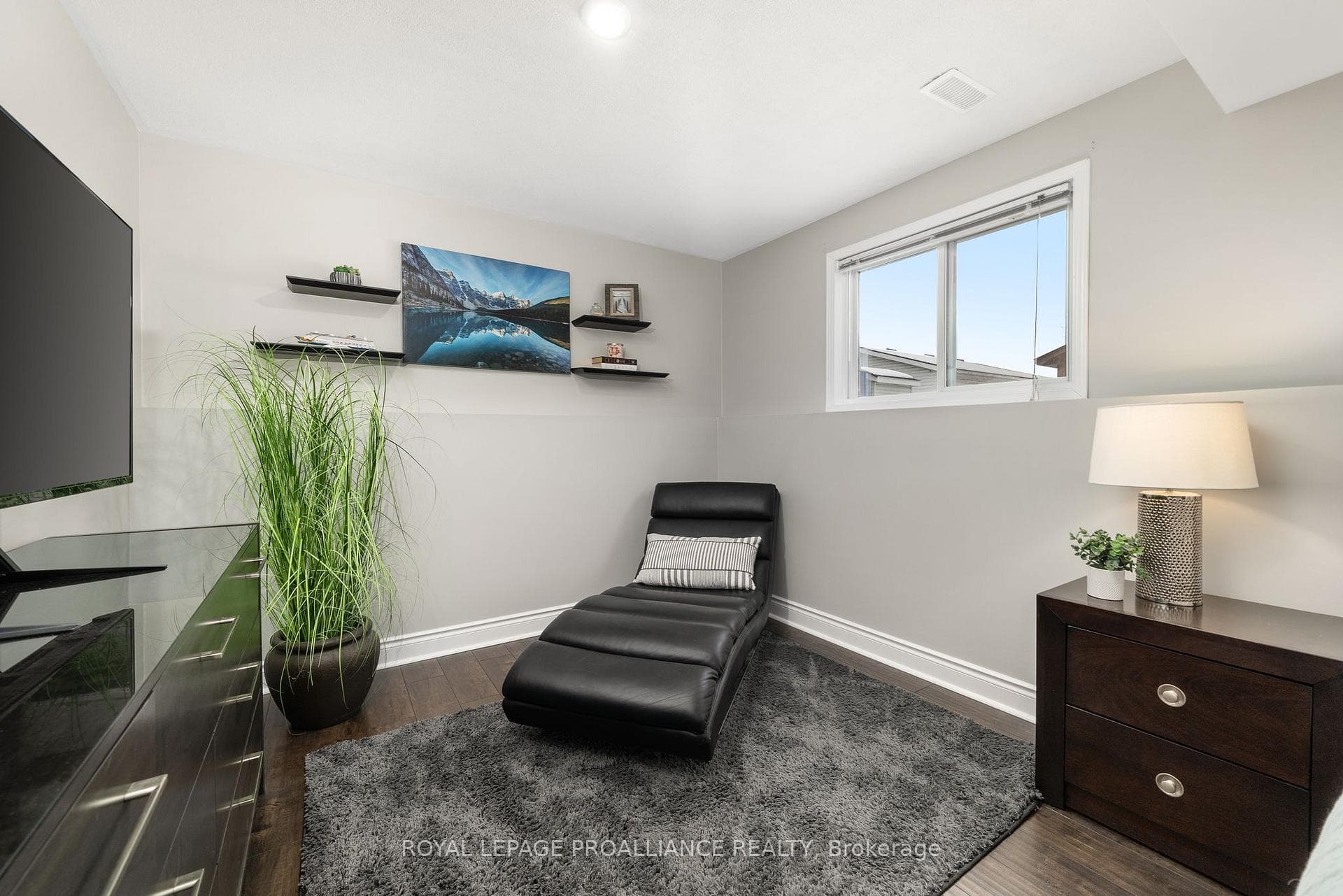 287 Montrose Road photo 32