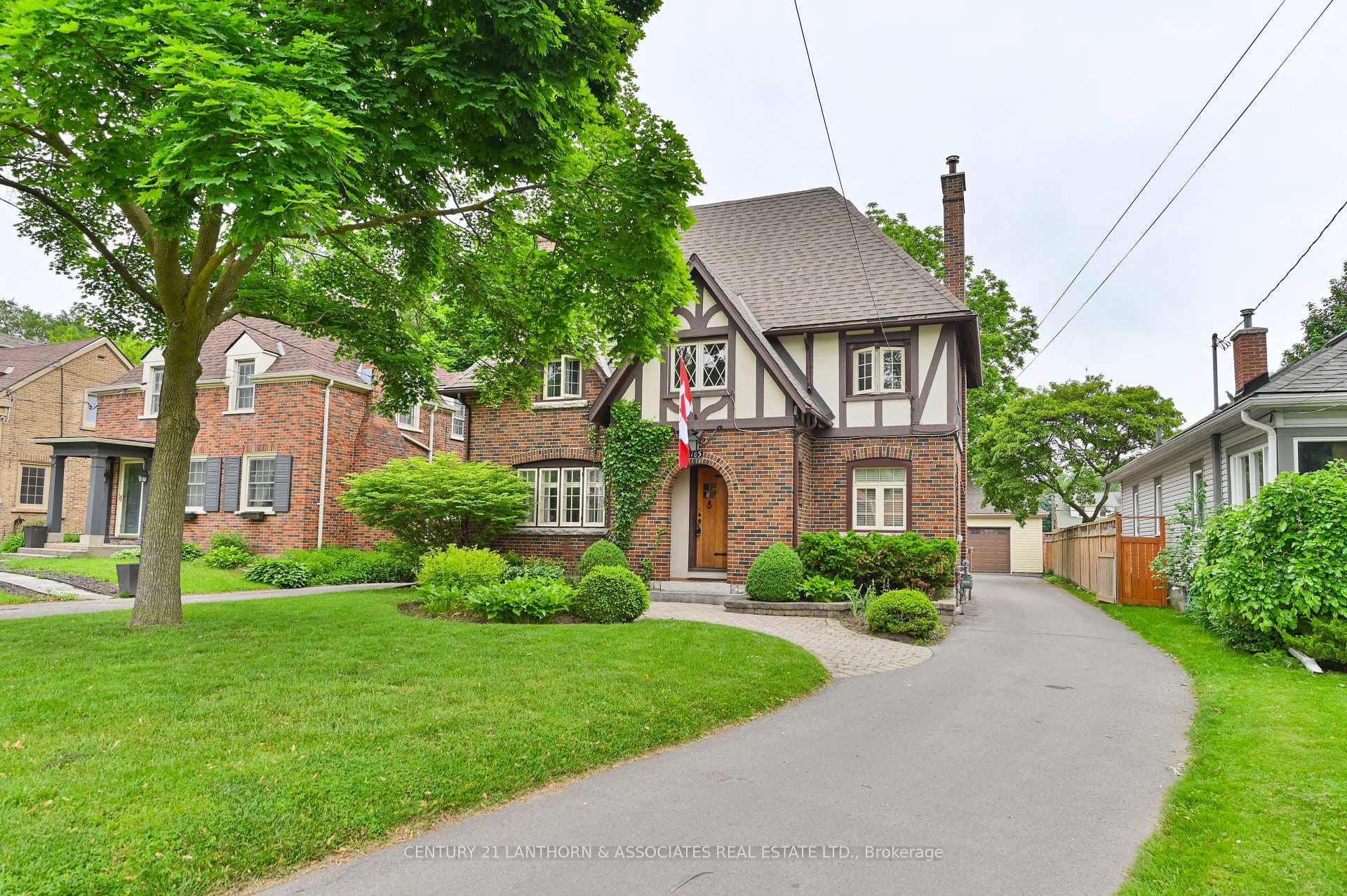 185 William Street photo 2