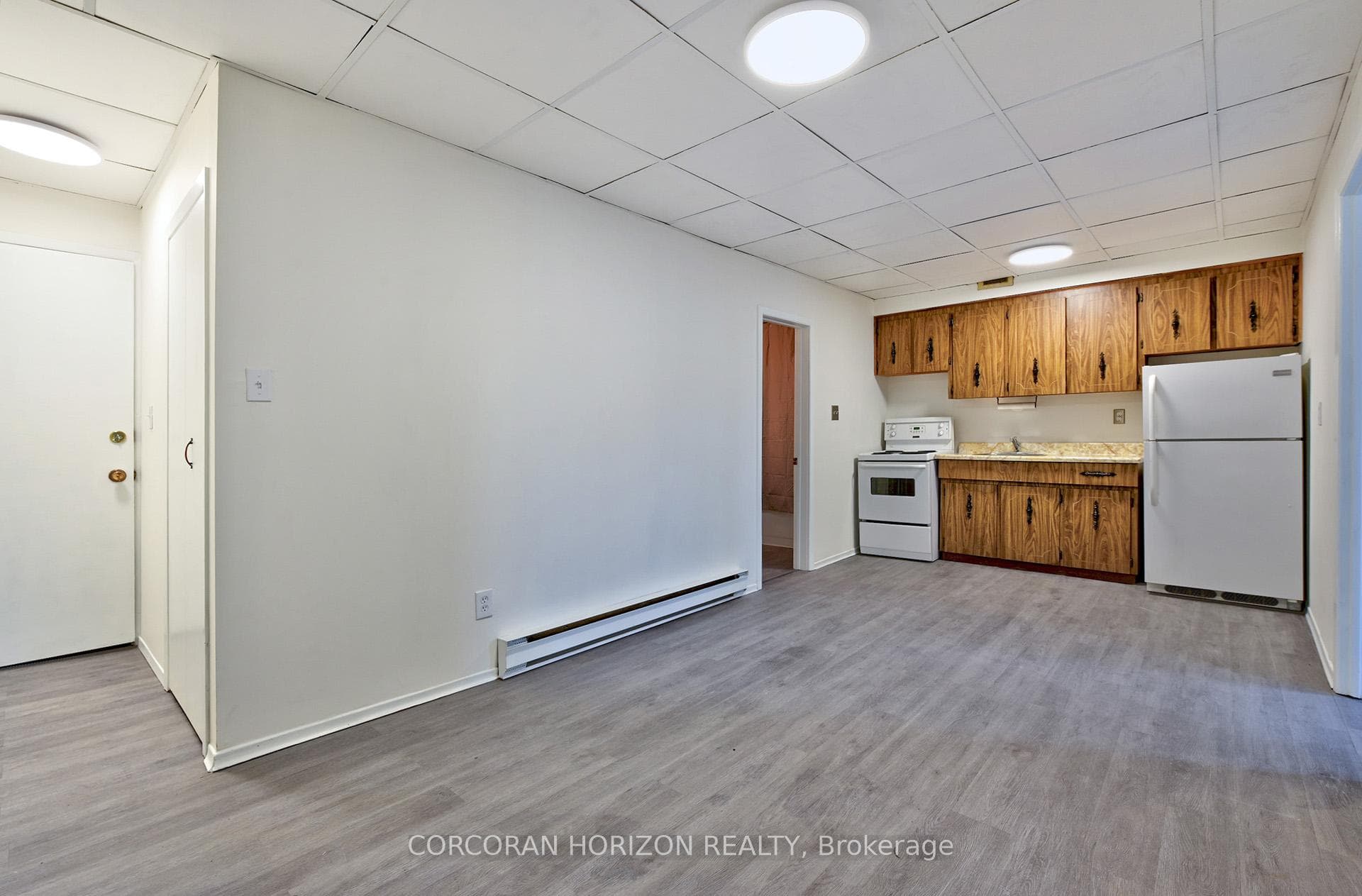 383 Queen Street Unit 3 photo 4