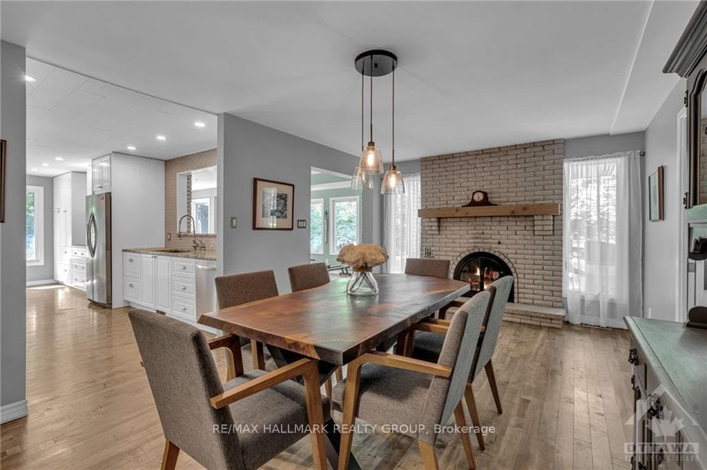 133 PINERIDGE Road photo 4