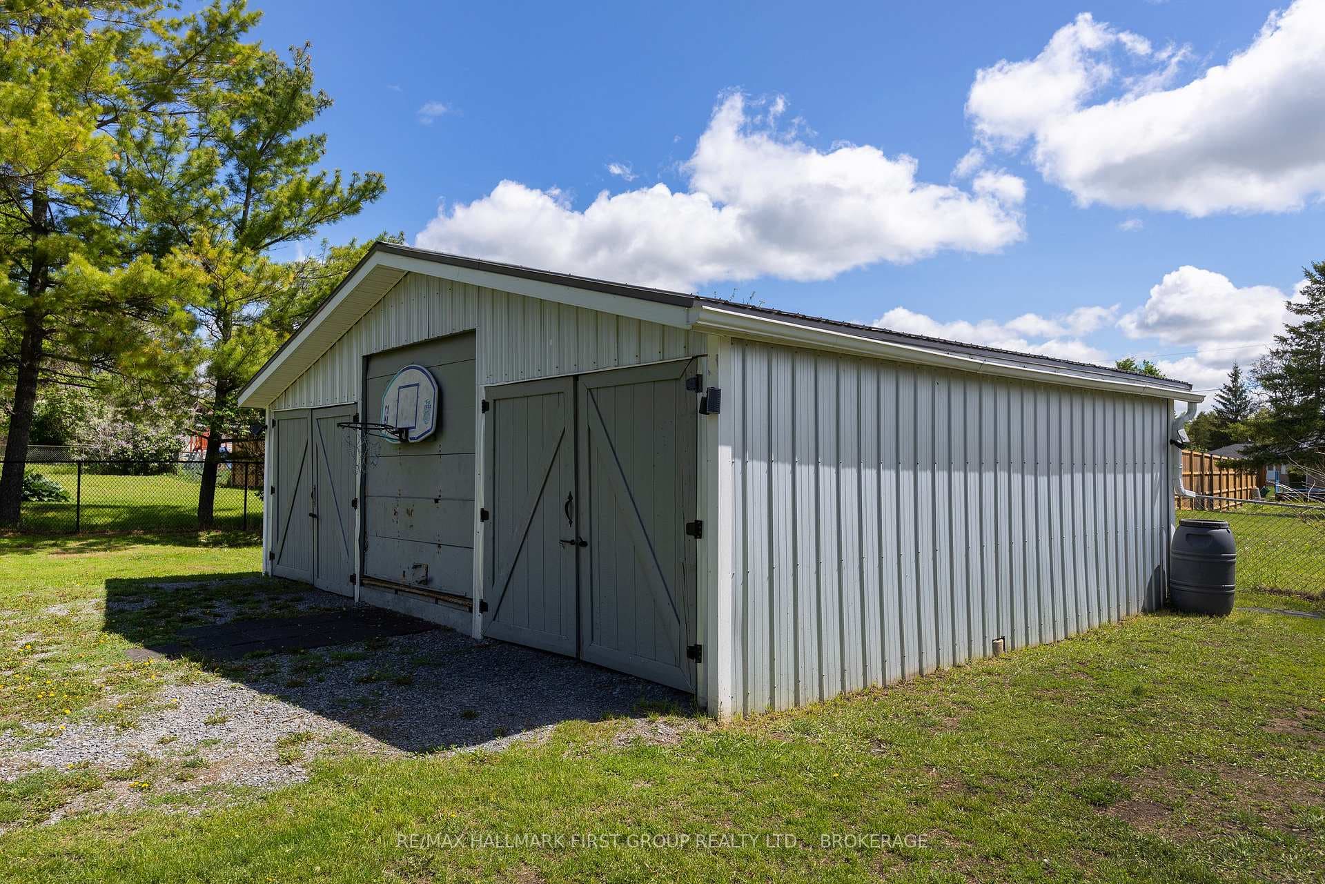 1470 Sydenham Road photo 47