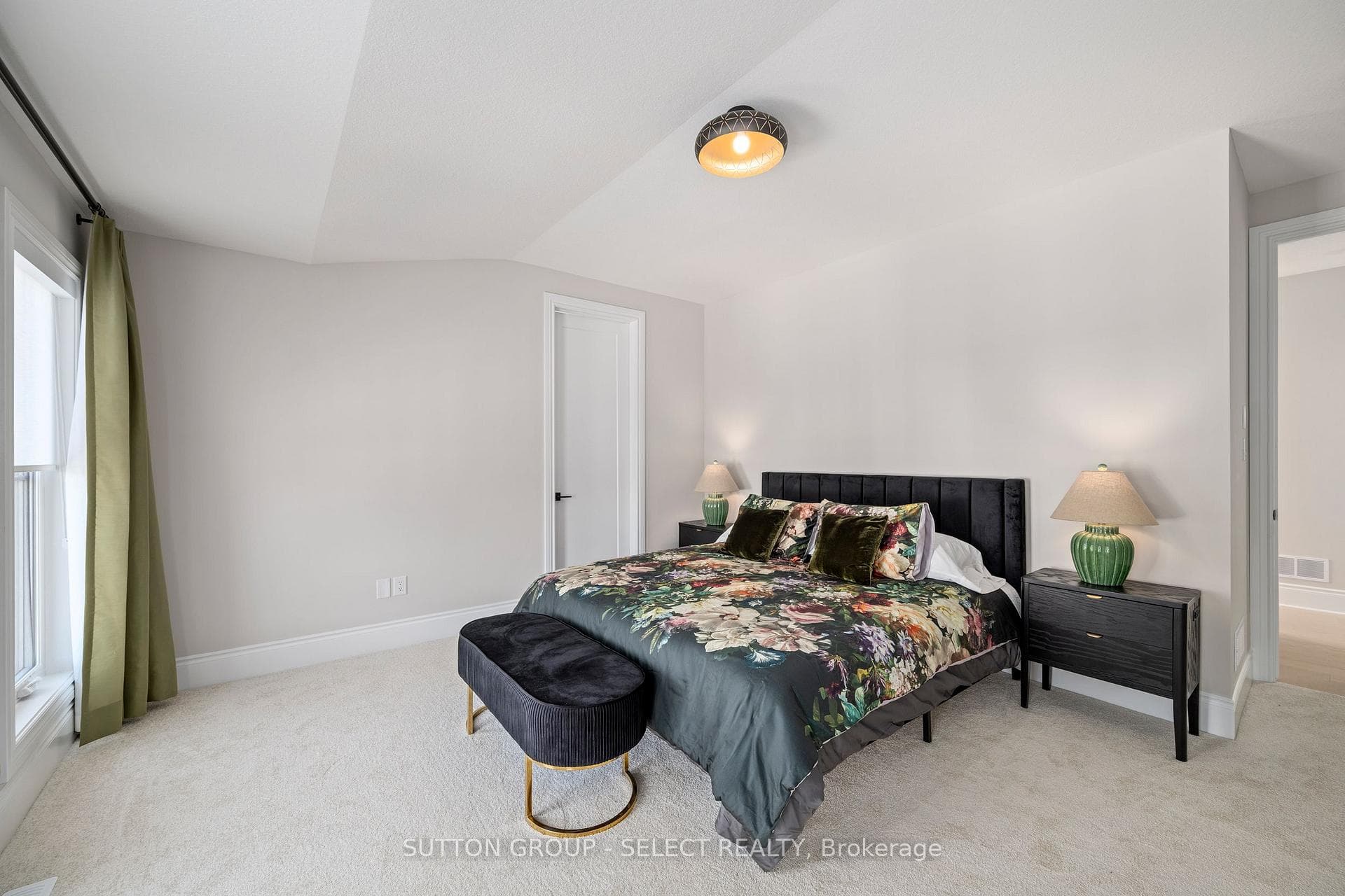 2835 Sheffield Place Unit 13 photo 33
