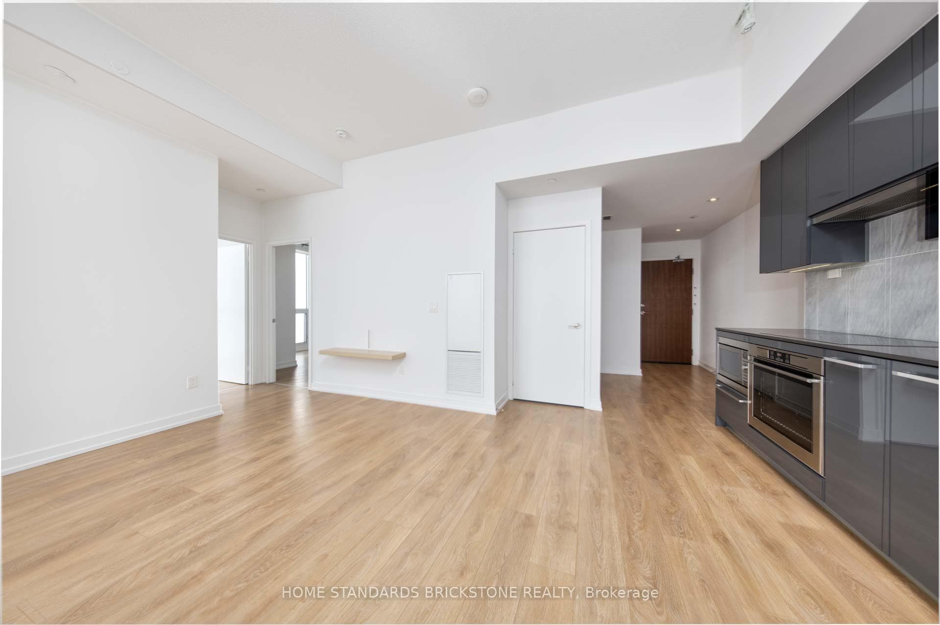 115 McMahon Drive Unit 2110 photo 7