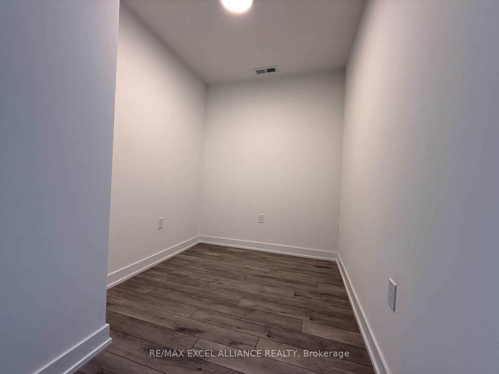 1005 Dundas Street Unit 550 photo 9