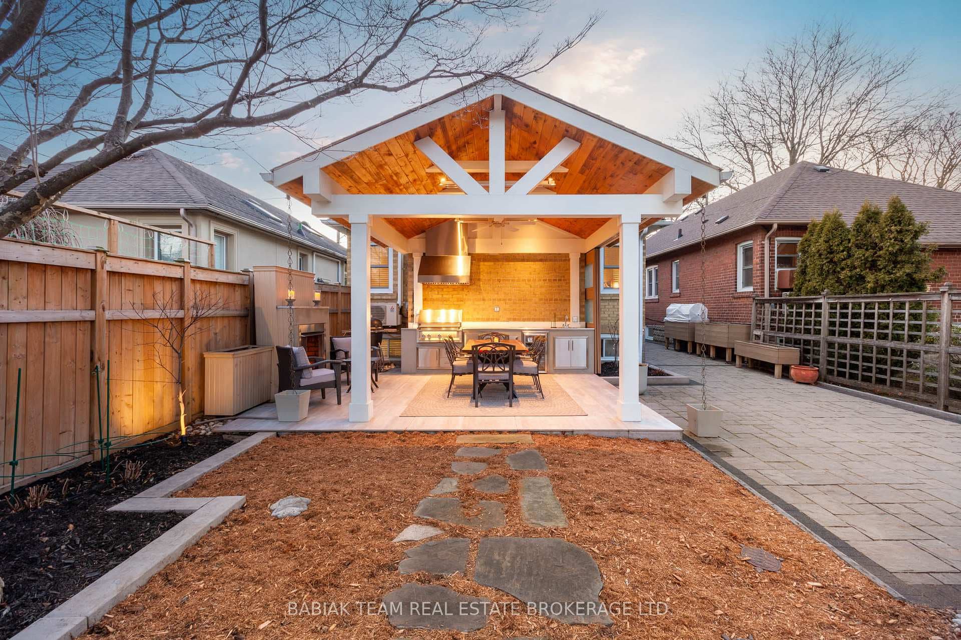 71 Brentwood Road photo 35