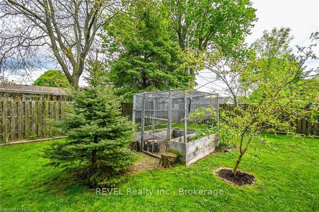 498 CLARE Avenue photo 32