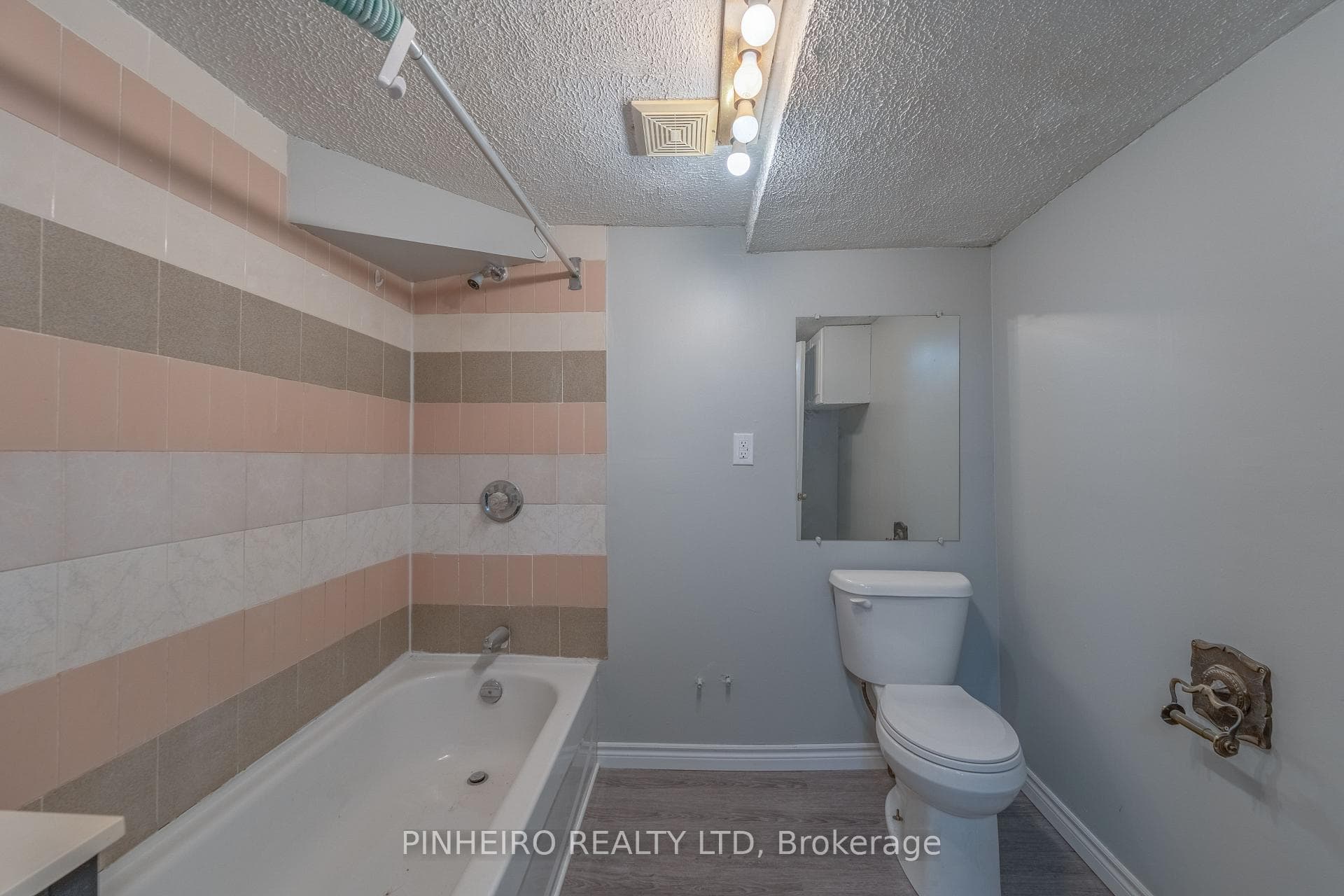 786 Nelson Street photo 40