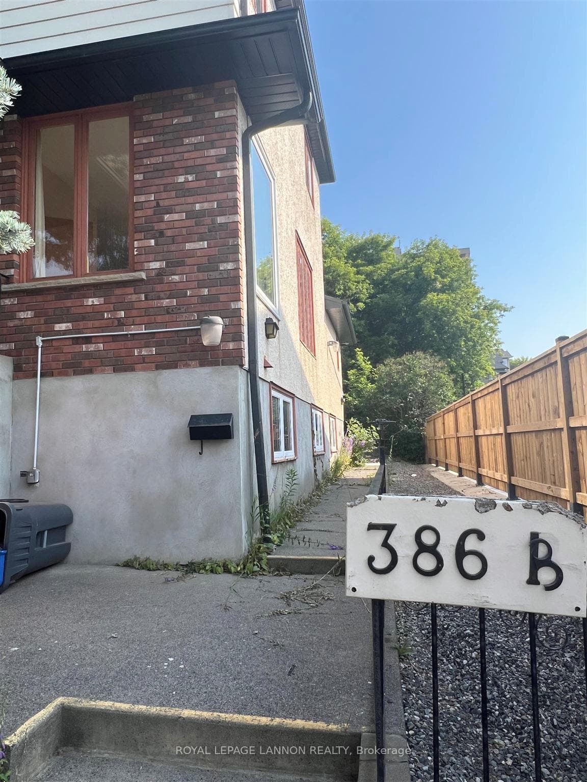 386 Dufferin Street photo 31