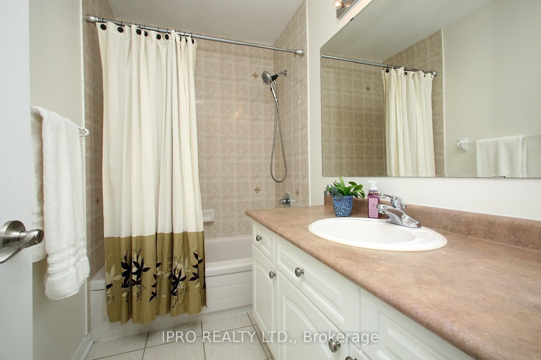 508 Collis Court photo 20