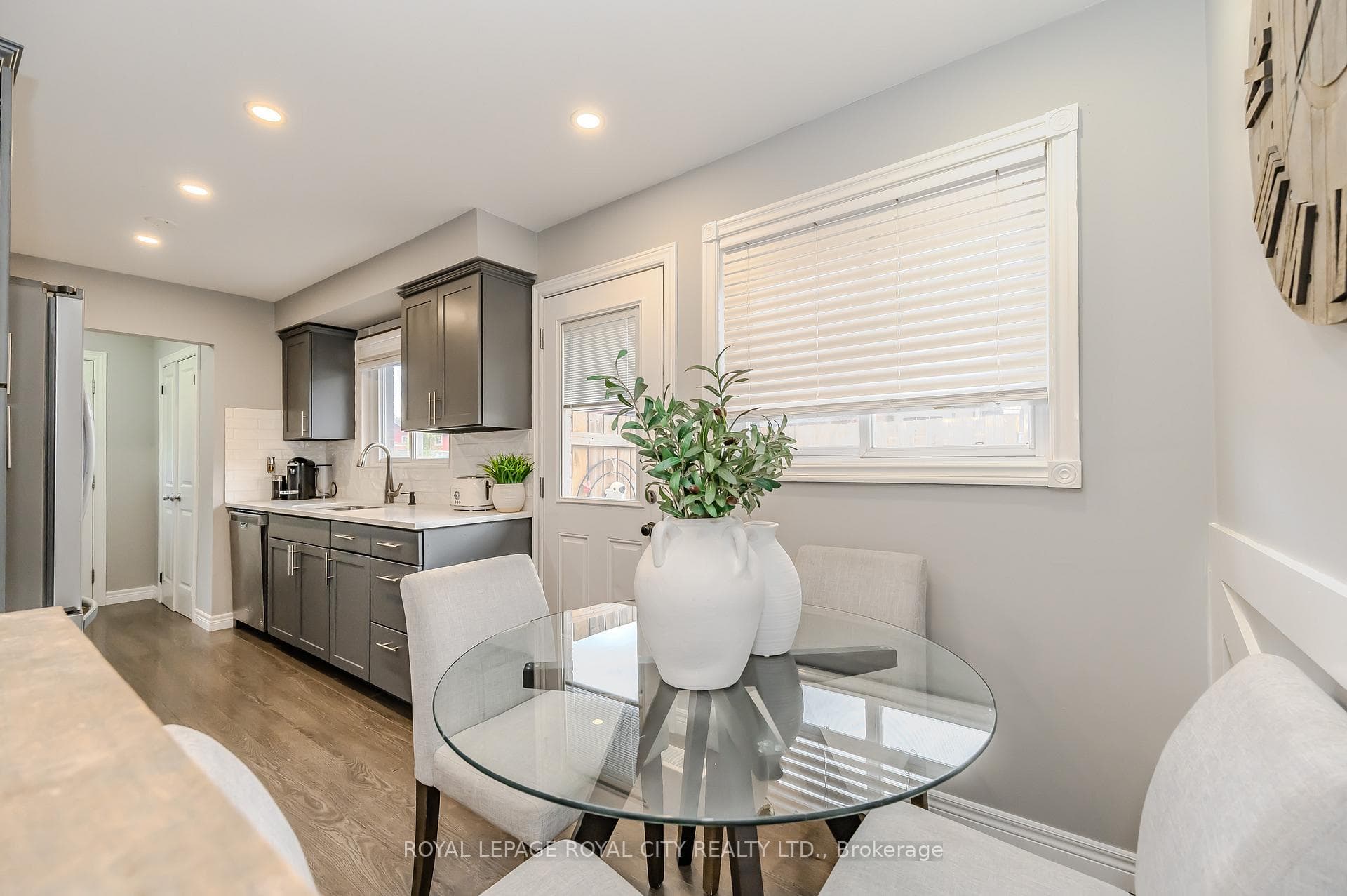 16 Nickolas Crescent photo 18