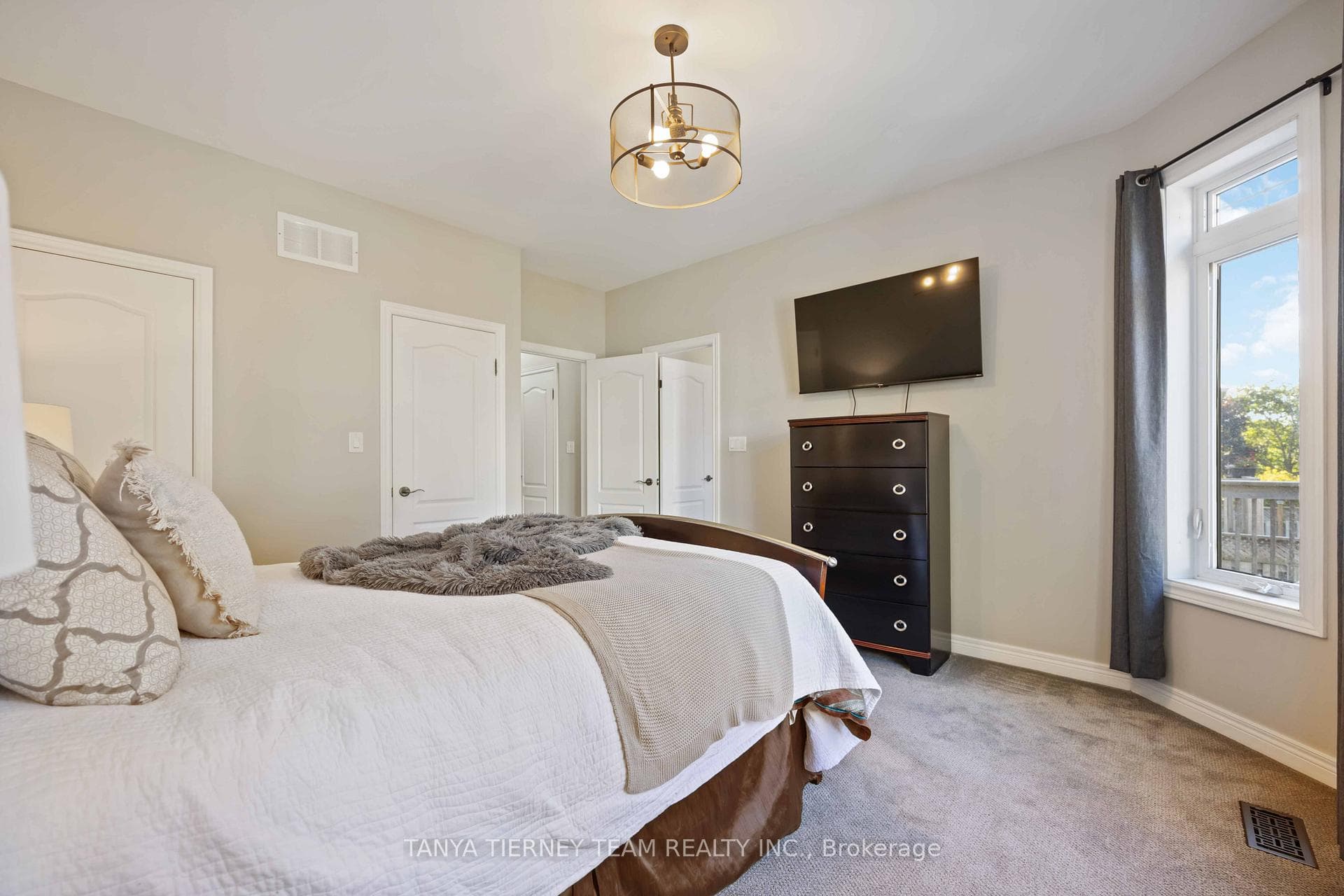 16 Cody Avenue photo 22