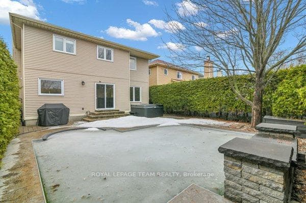 Hot tub, pool & gas hook up for BBQ