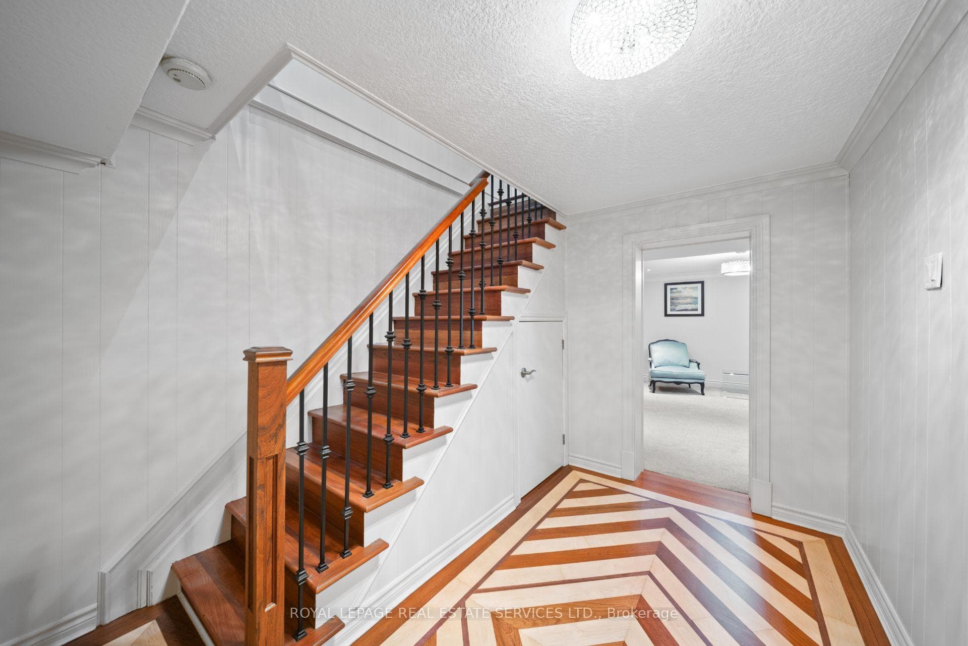 1592 Islington Avenue photo 26